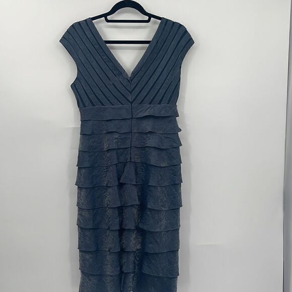 Adrianna Papell Gray Tiered Shimmer Cocktail Dress - Picture 4 of 10
